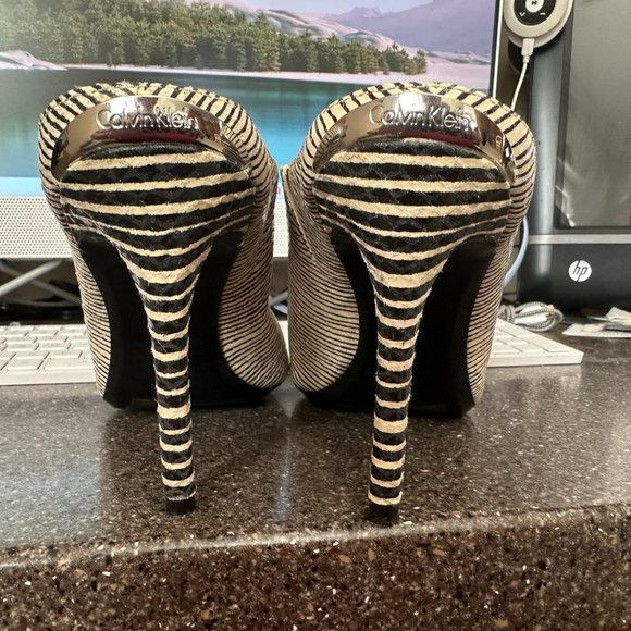 Calvin Klein Zebra Mules size 8 - Picture 3 of 4